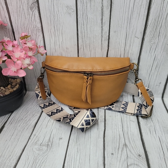 Handbags - NWT Retro Sling Shoulder ,Chic Crossbody Bag